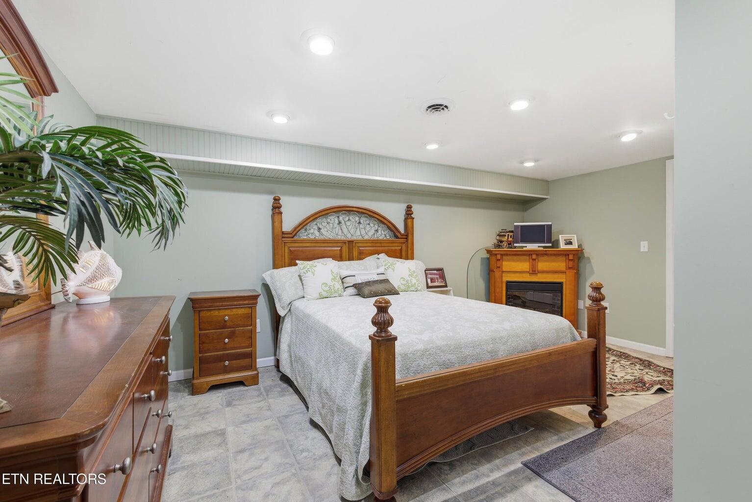 4906 Kingston Highway
