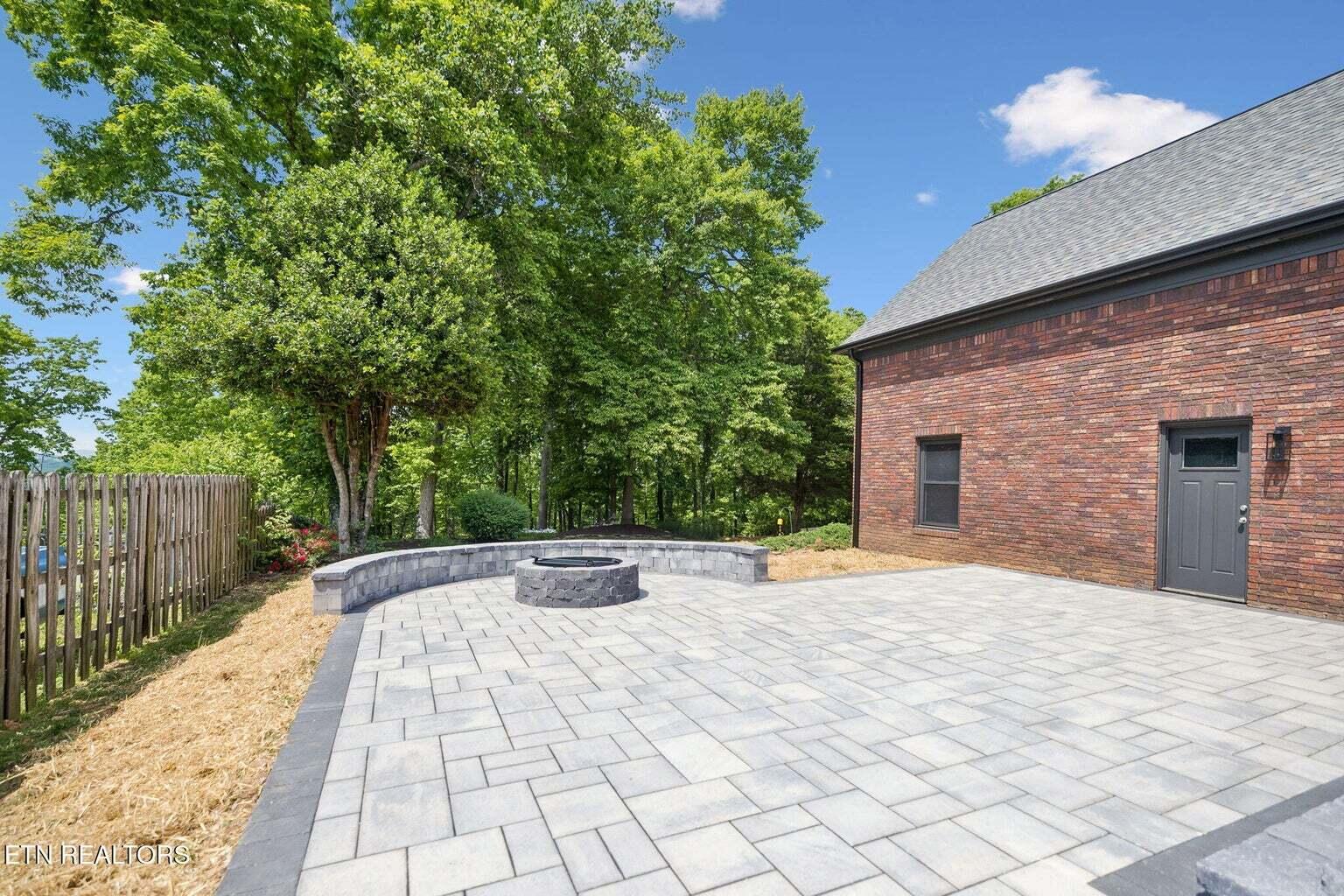 1128 Brentwood