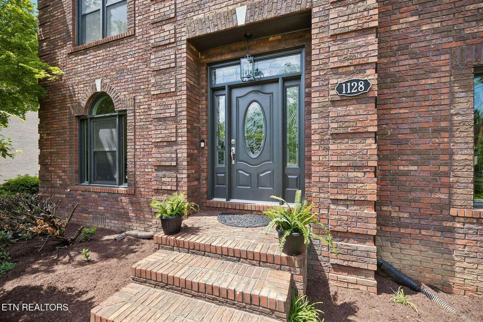 1128 Brentwood