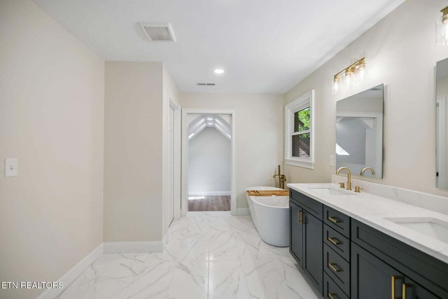 1128 Brentwood
