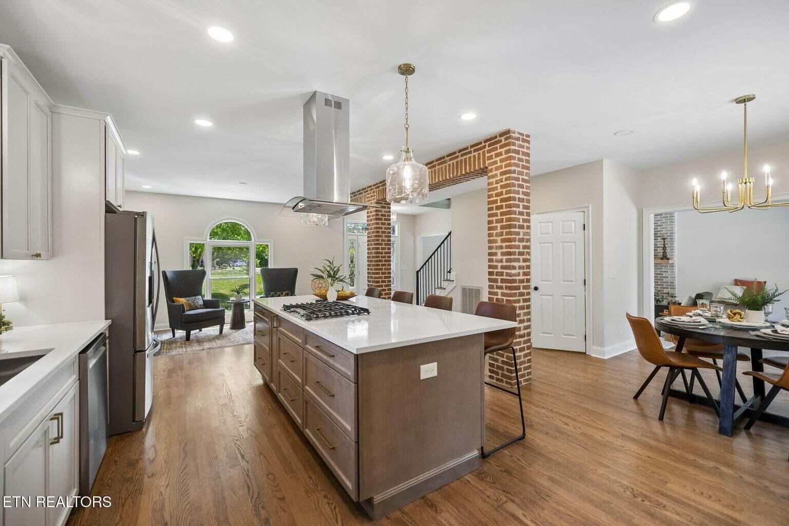 1128 Brentwood