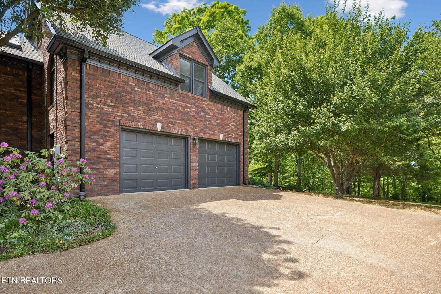 1128 Brentwood