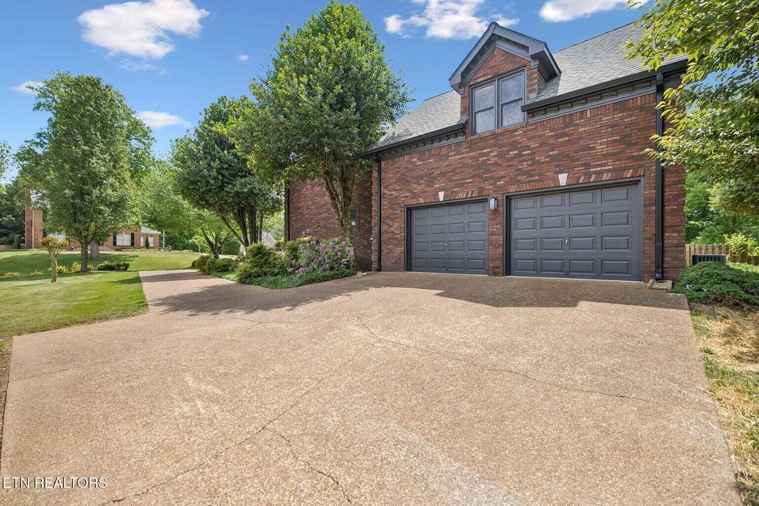 1128 Brentwood
