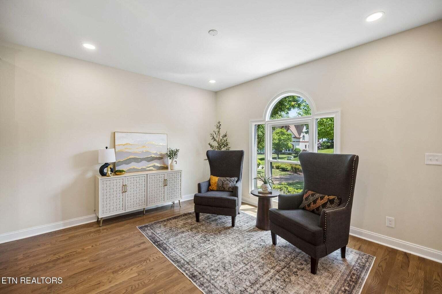 1128 Brentwood