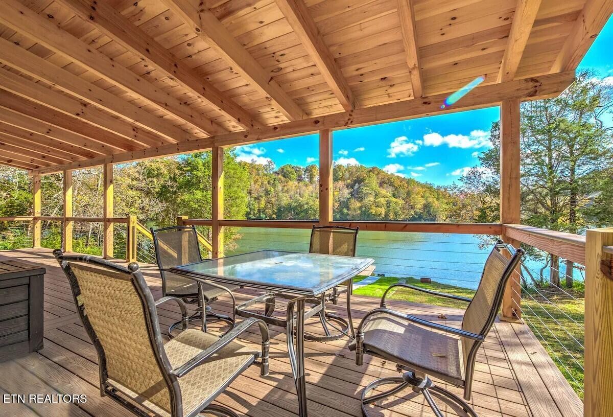 408 Lakecrest Drive