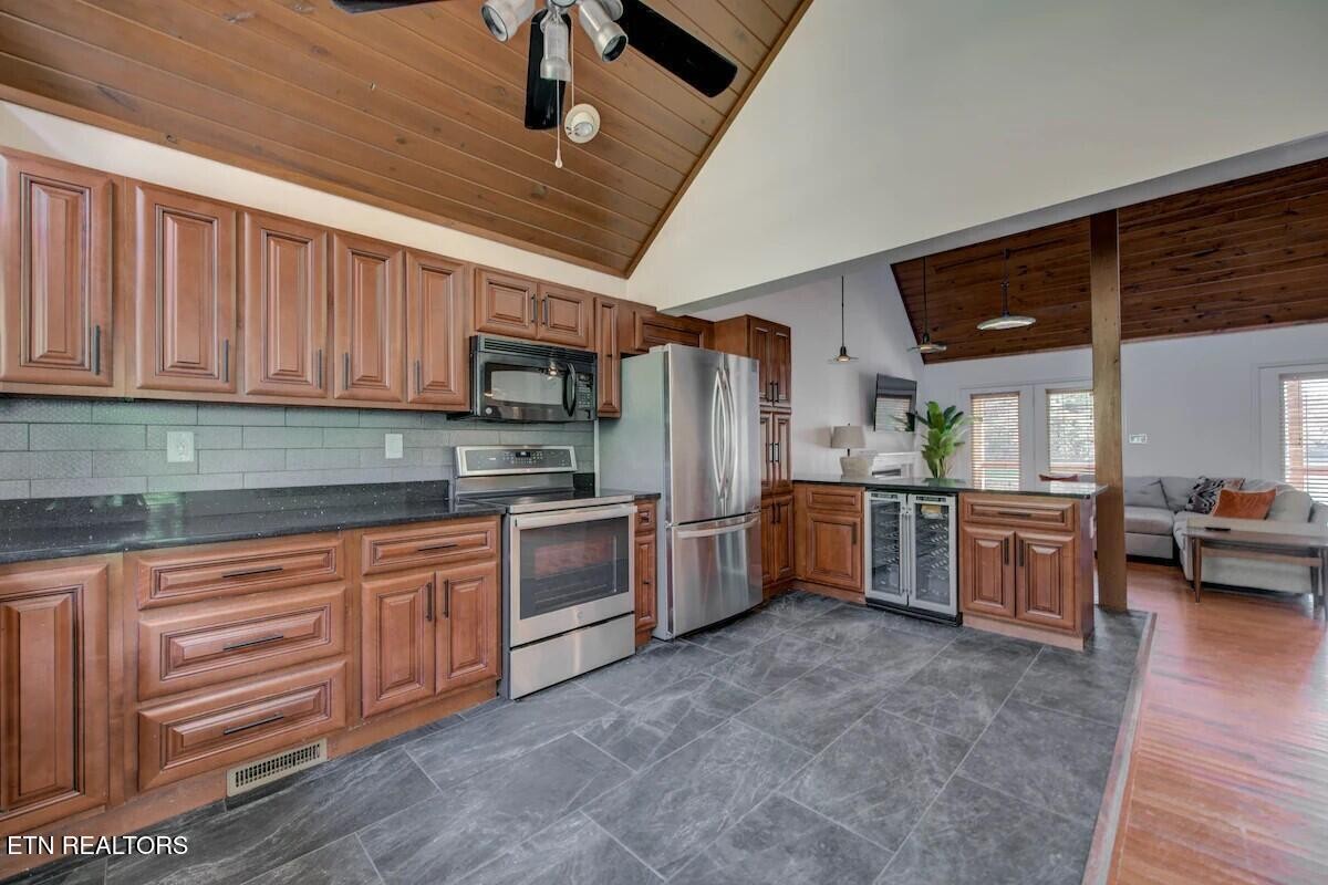 408 Lakecrest Drive