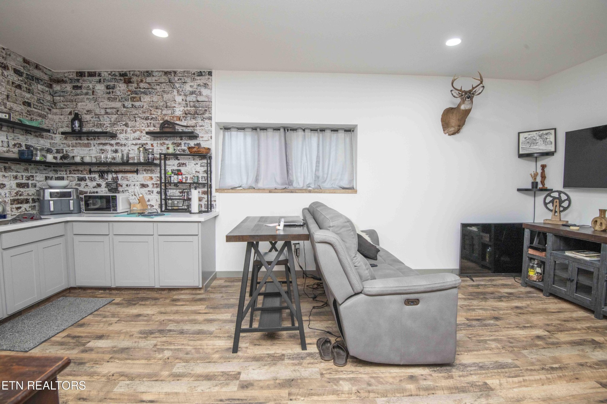 131 Woody Lane