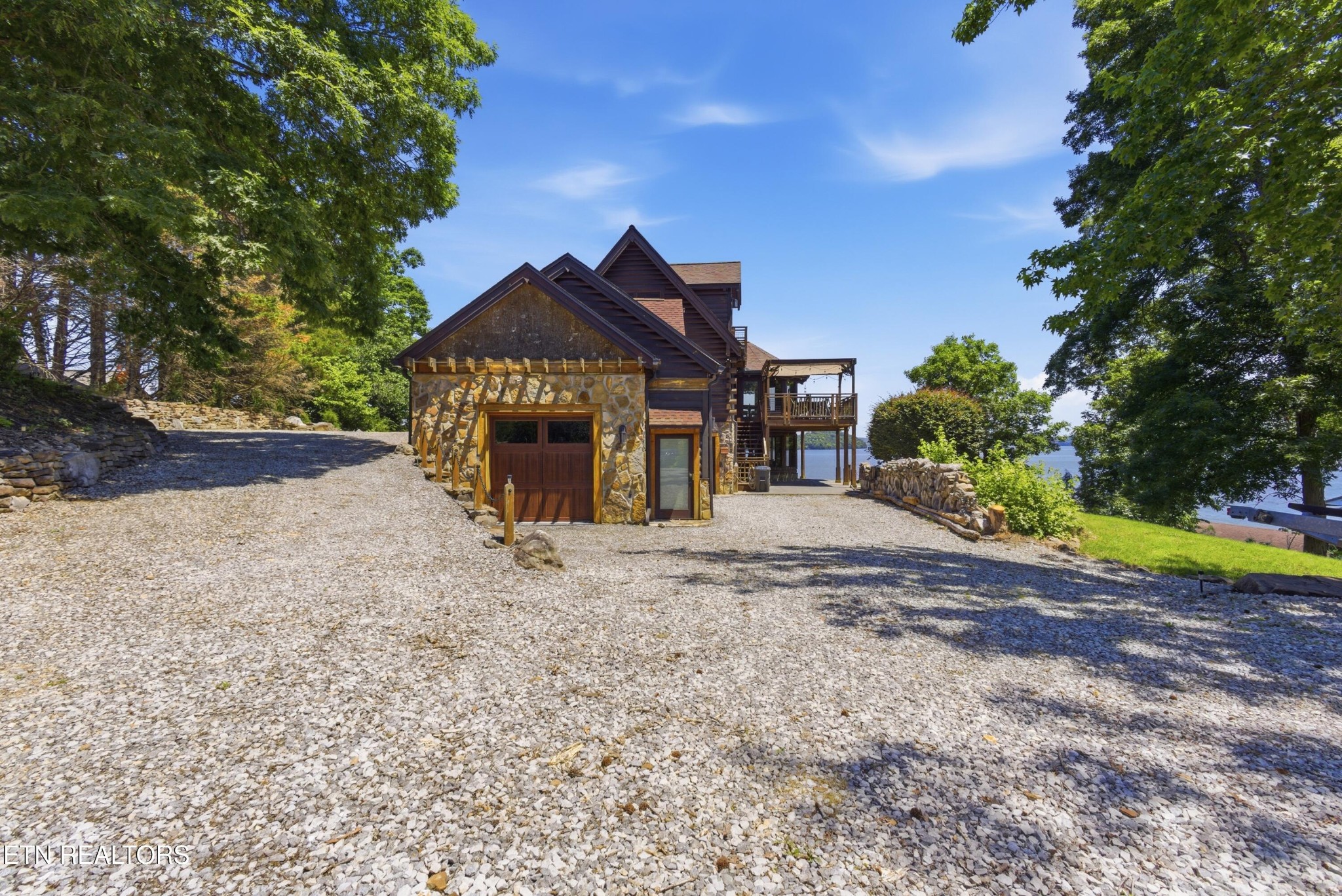 114 Chickasaw Point