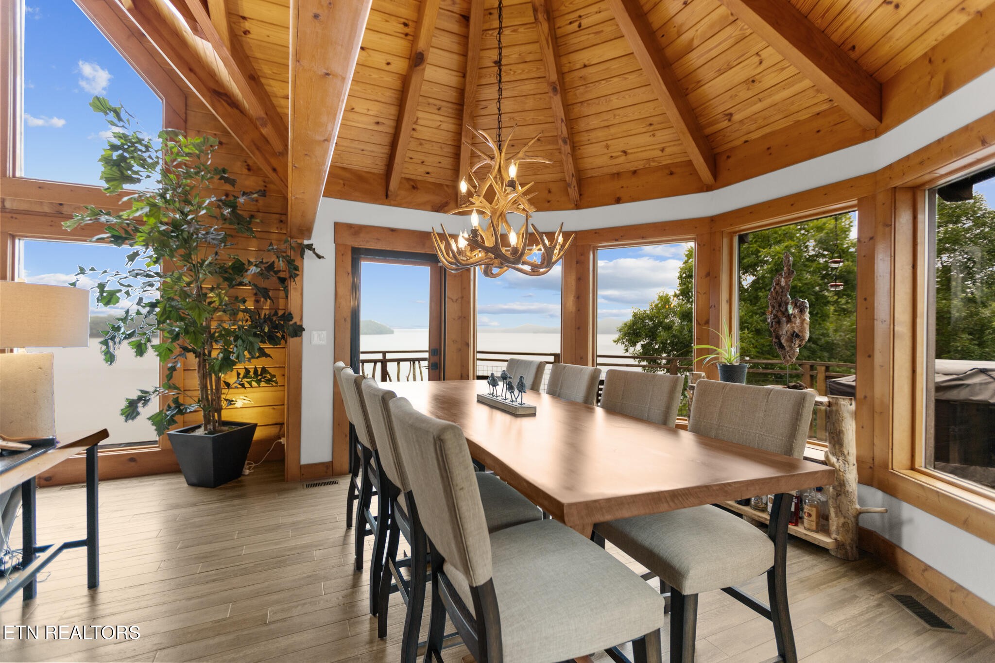 114 Chickasaw Point