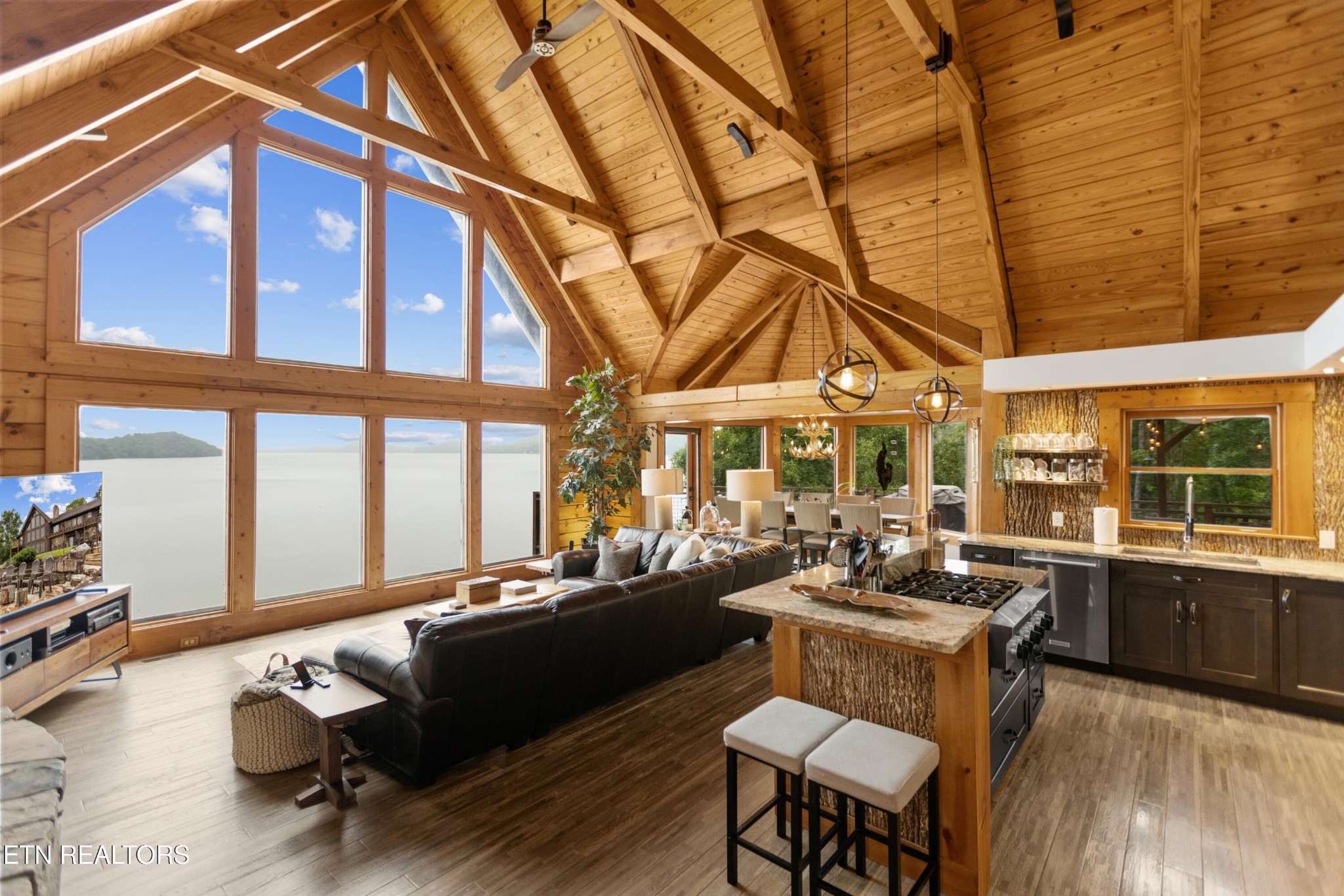 114 Chickasaw Point