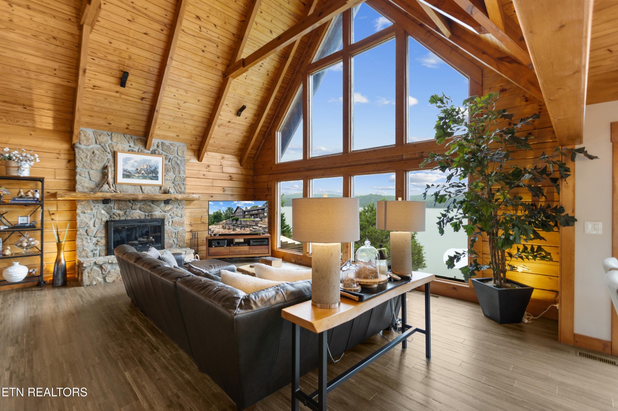 114 Chickasaw Point