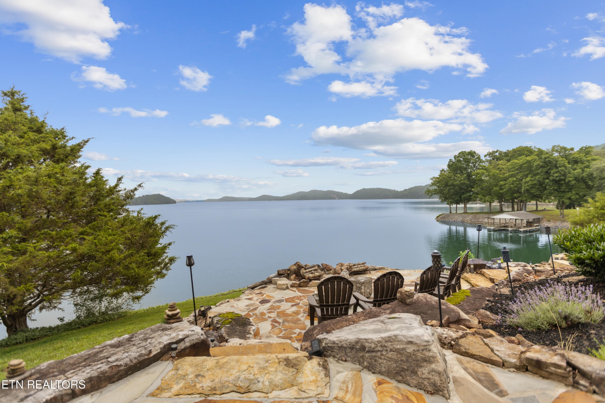 114 Chickasaw Point