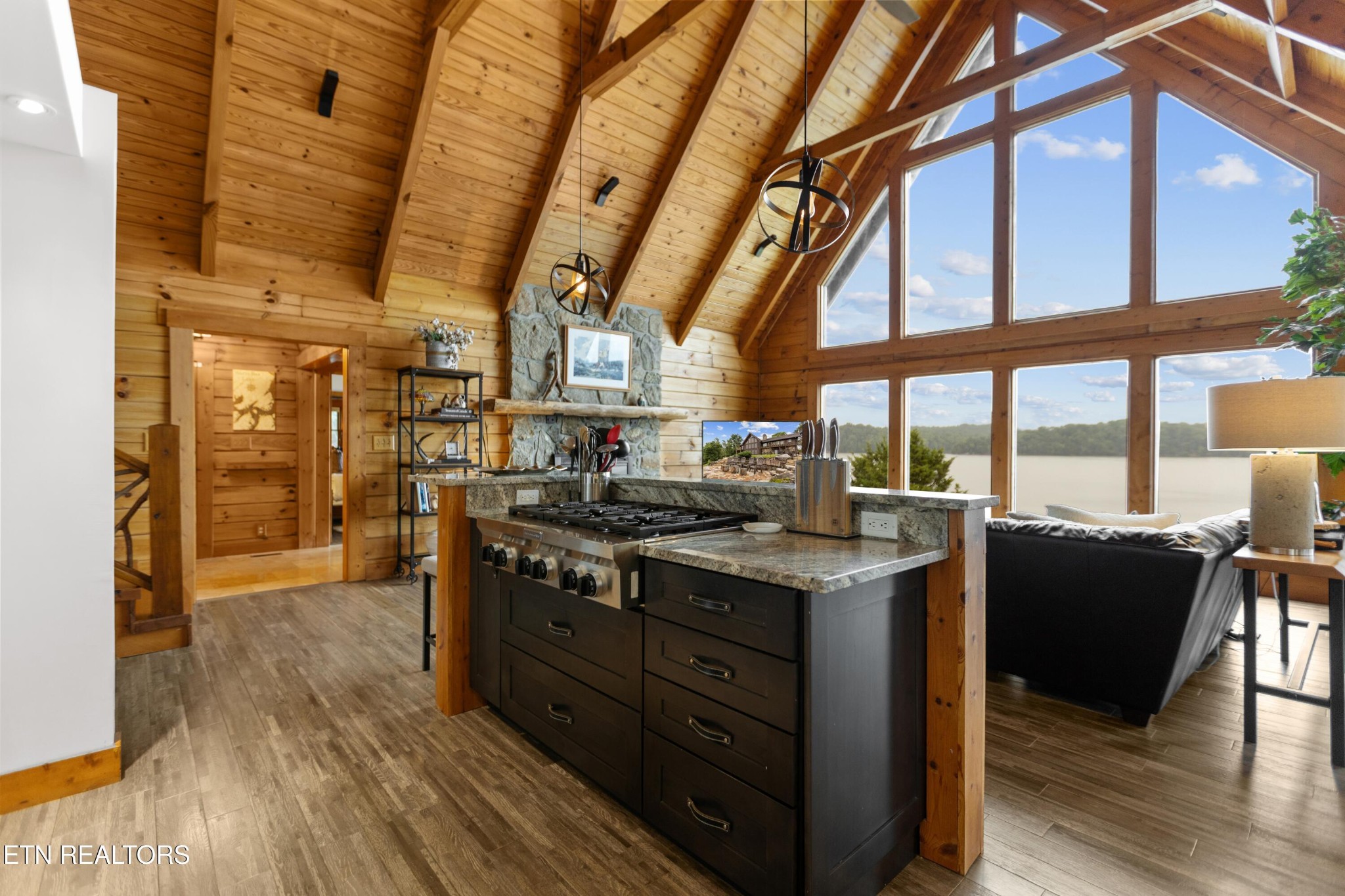 114 Chickasaw Point