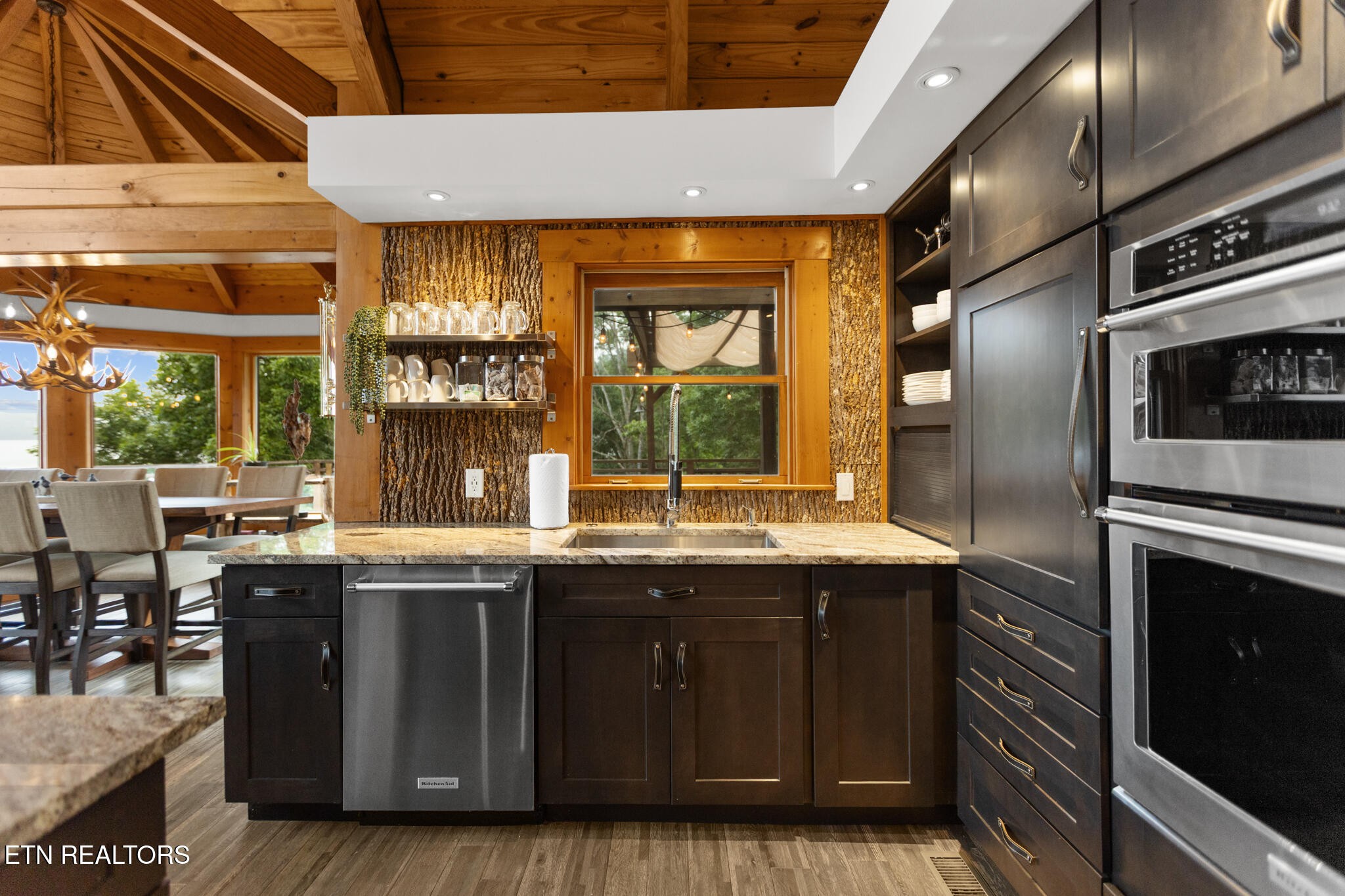 114 Chickasaw Point