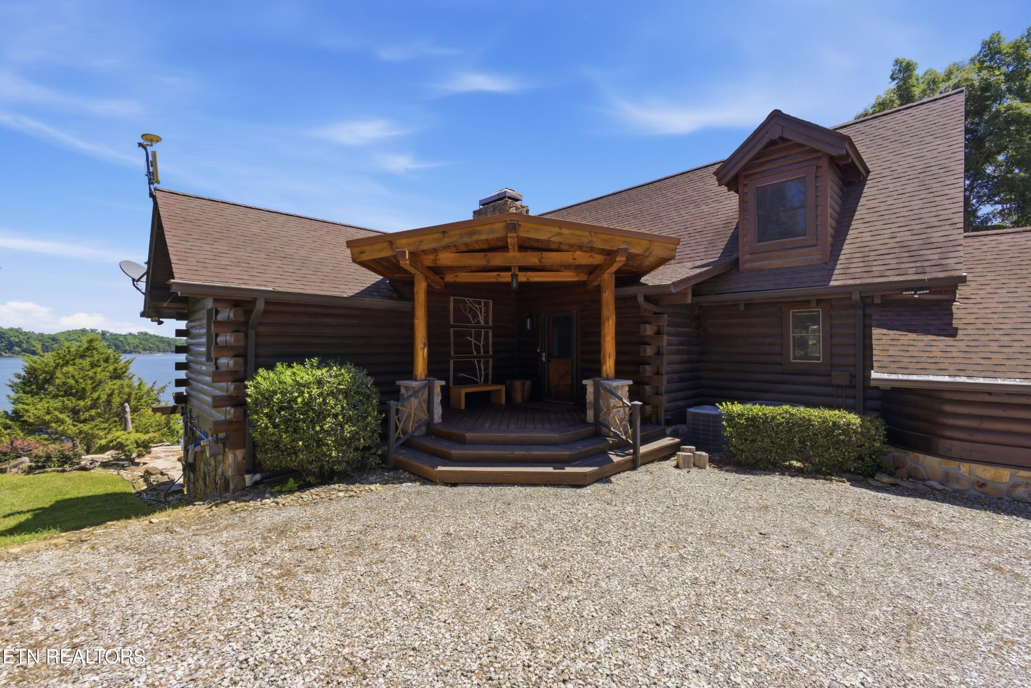 114 Chickasaw Point