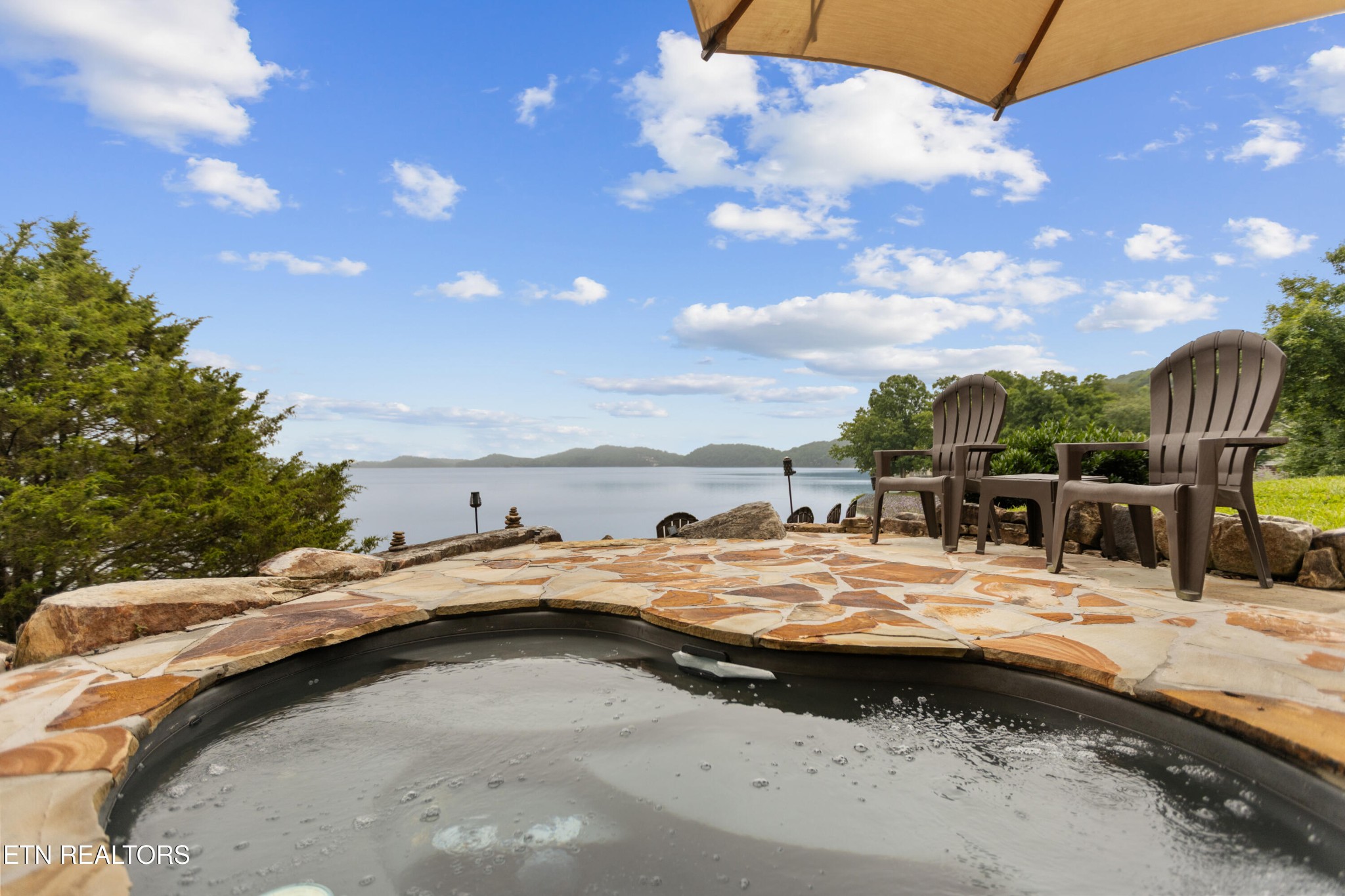 114 Chickasaw Point