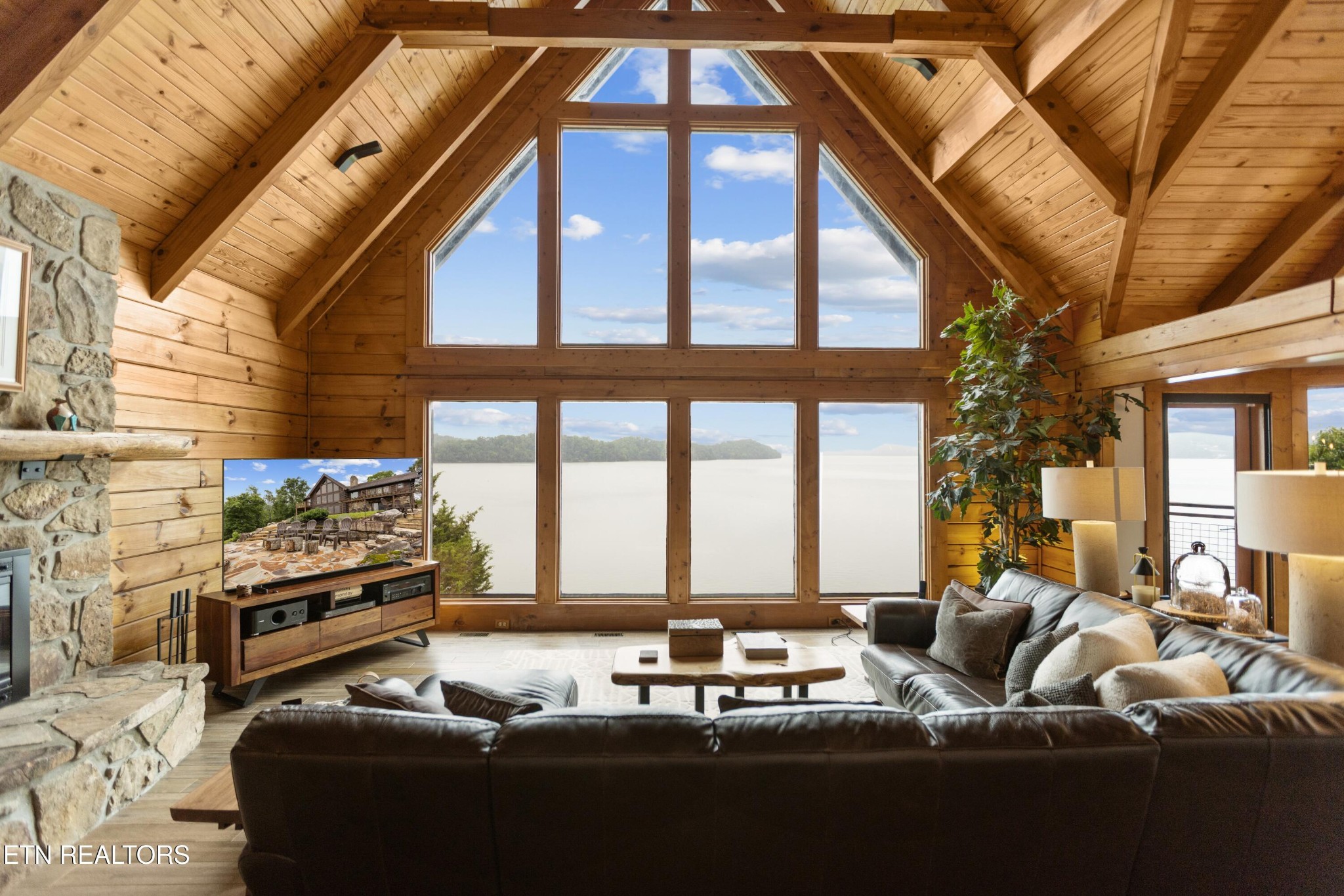 114 Chickasaw Point