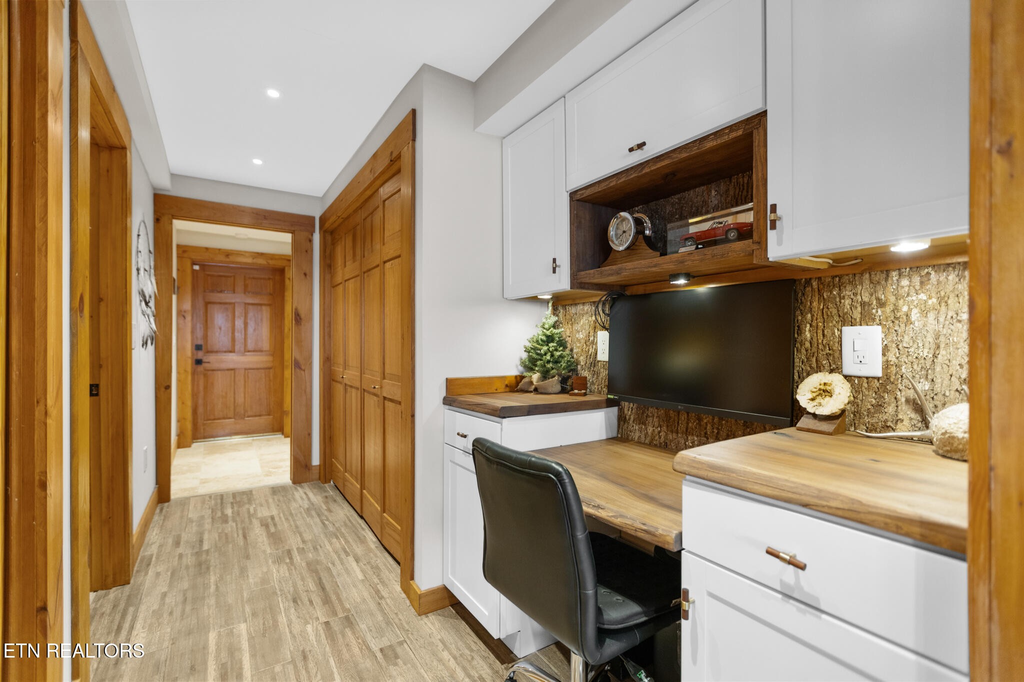 114 Chickasaw Point