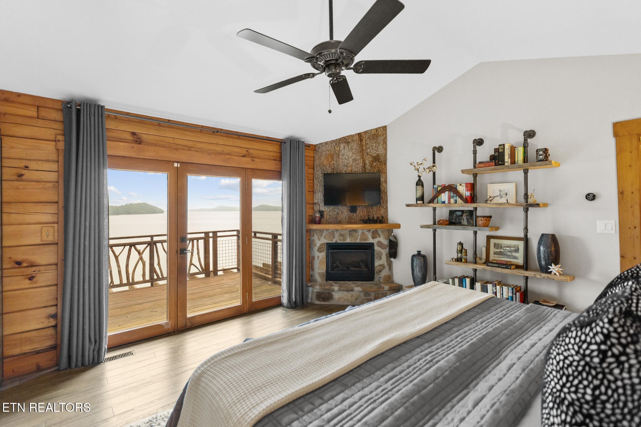 114 Chickasaw Point