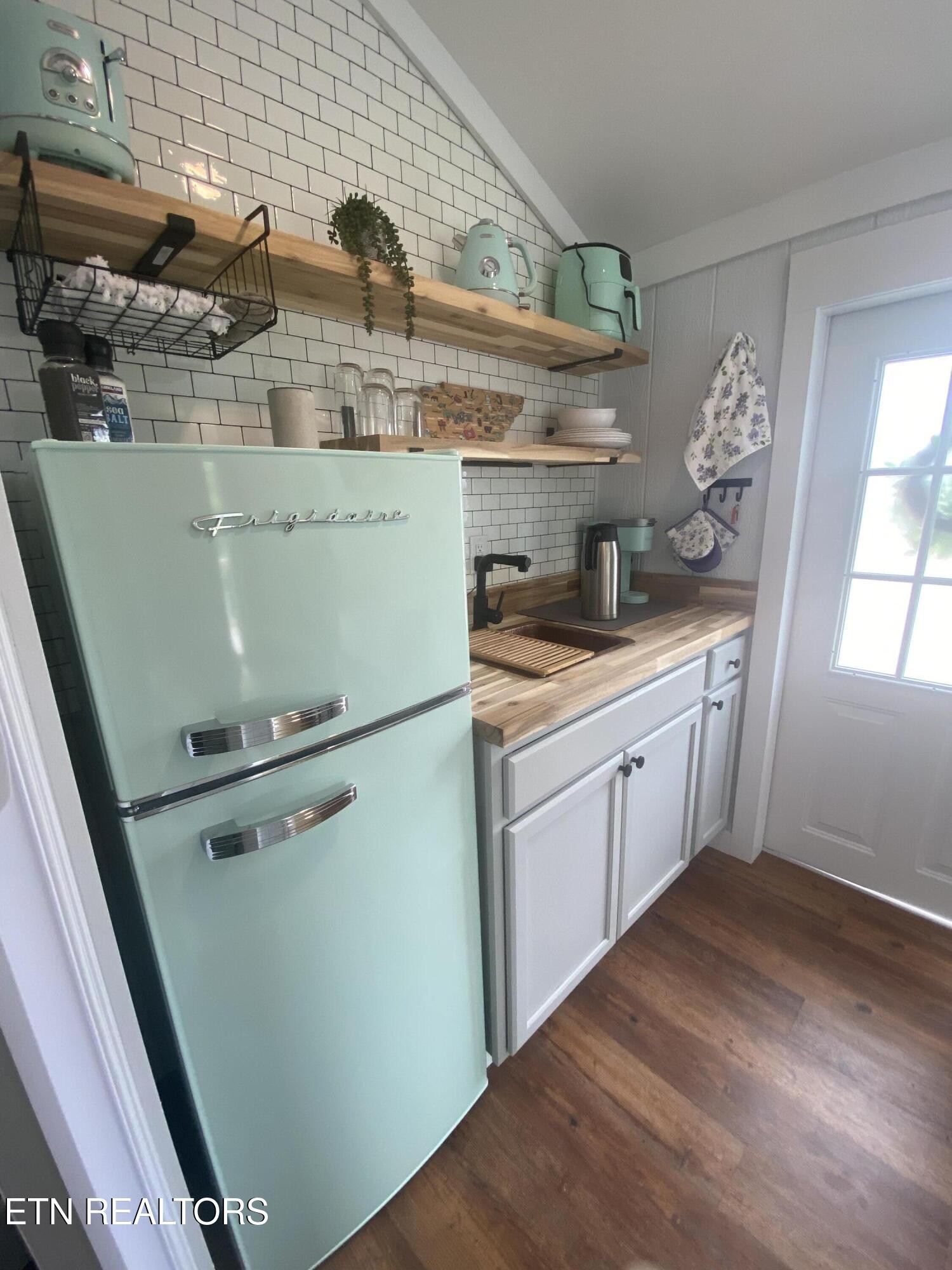 141 Settlers Rd