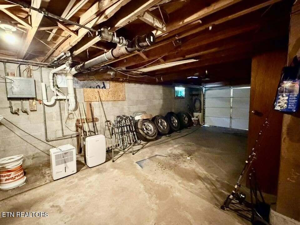 1890 James Ferry Rd