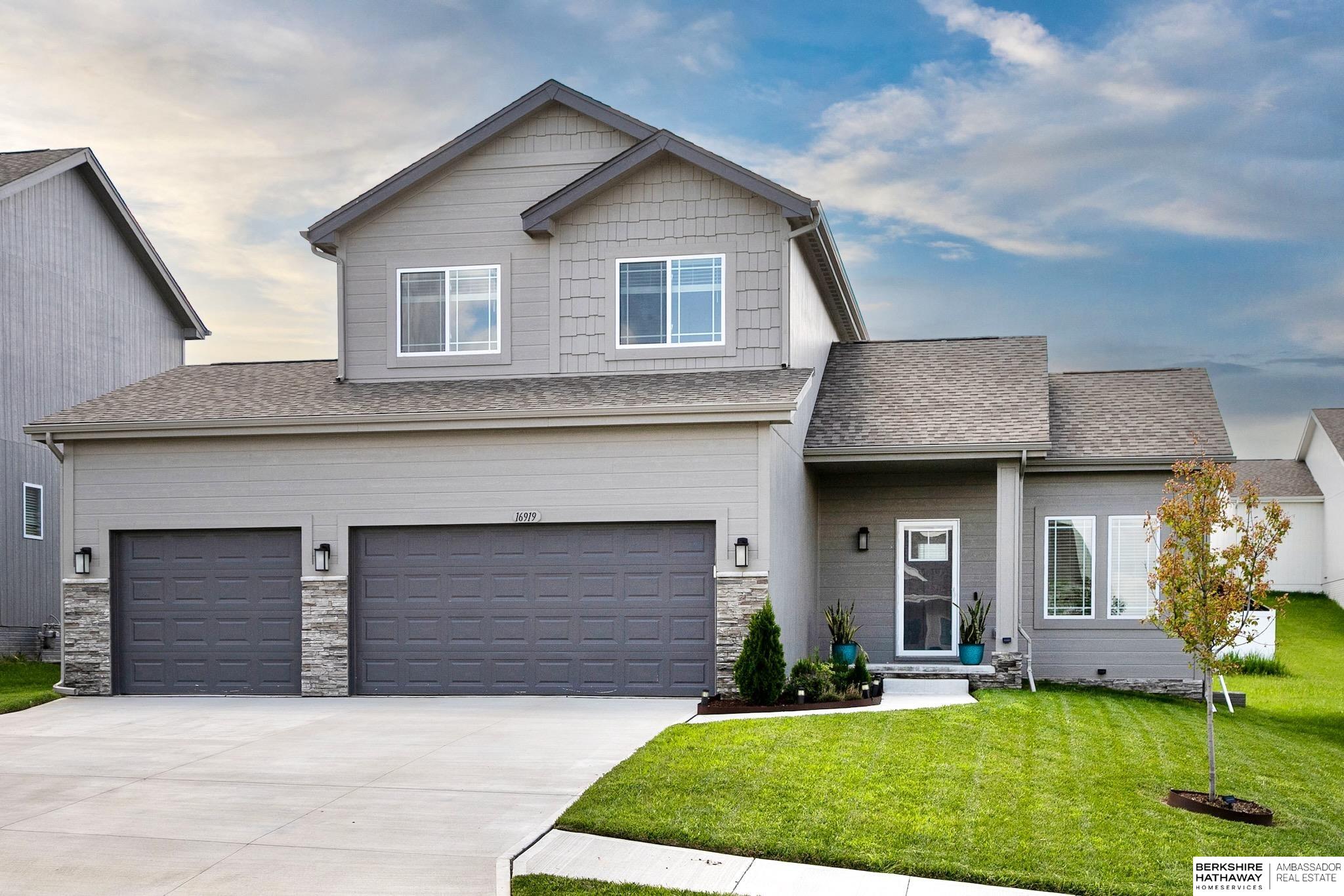 16919 Huntington Avenue