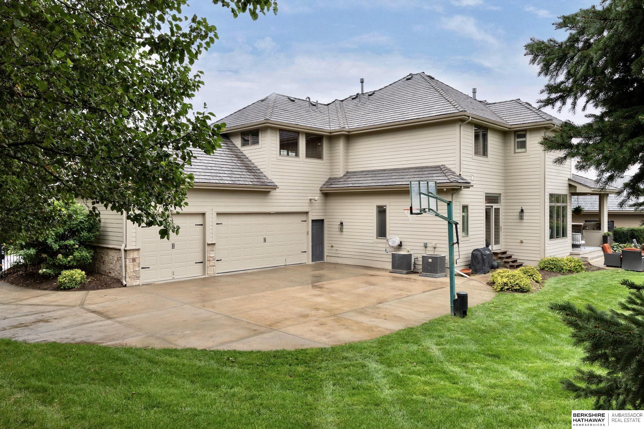 805 N 132 Avenue, Omaha