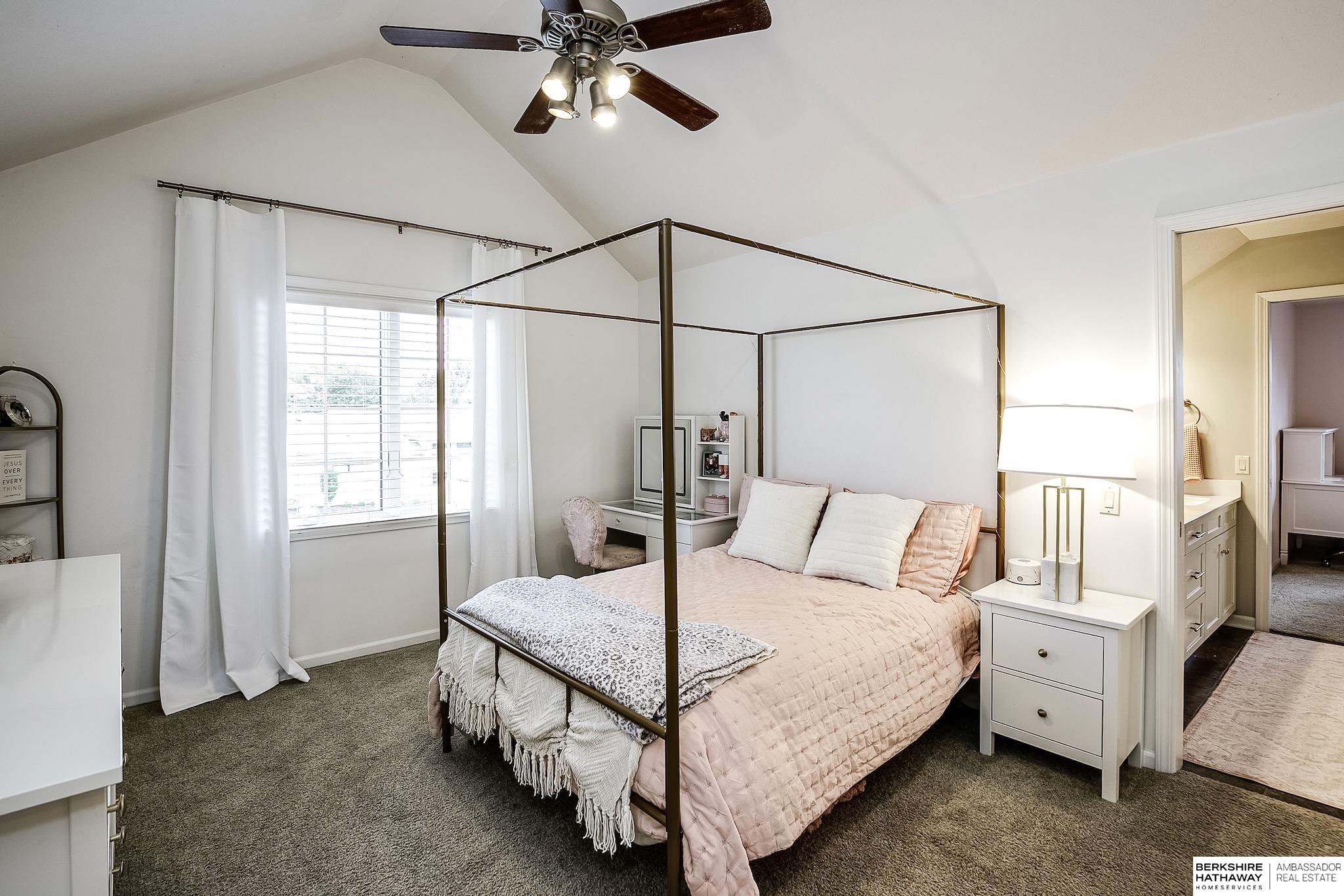 805 N 132 Avenue, Omaha