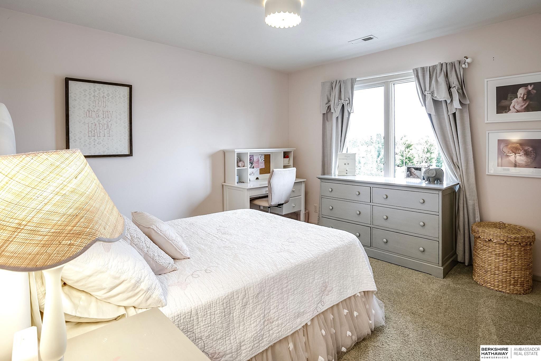 805 N 132 Avenue, Omaha