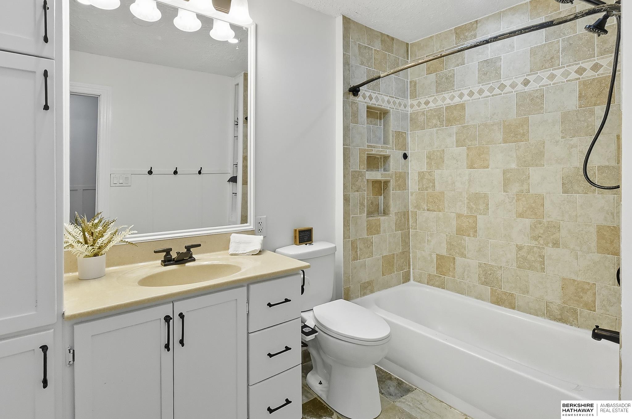 418 Bellevue Boulevard N