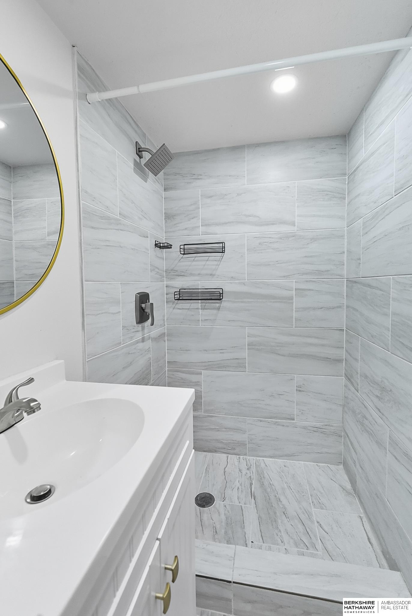 418 Bellevue Boulevard N