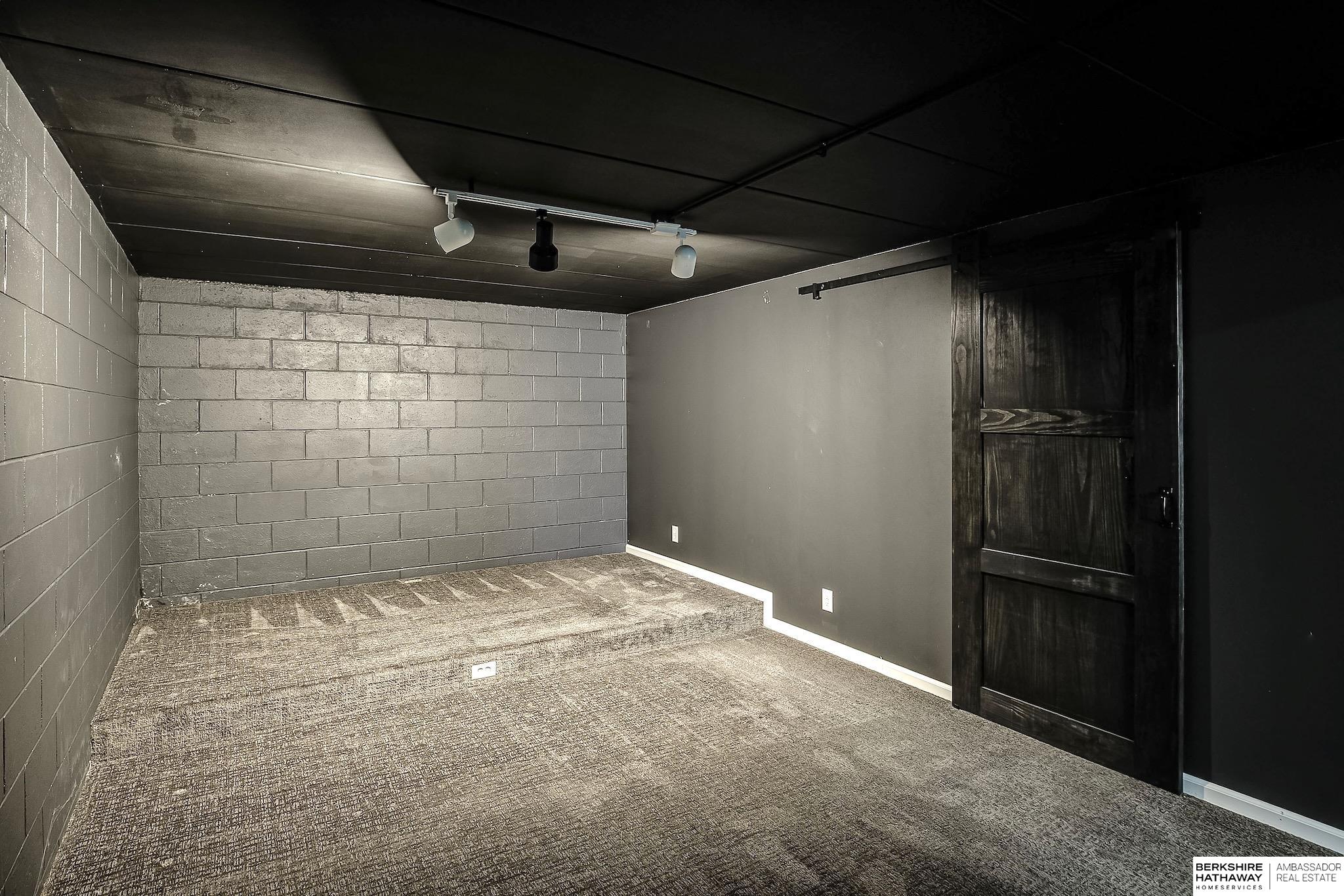 13105 Lafayette Avenue