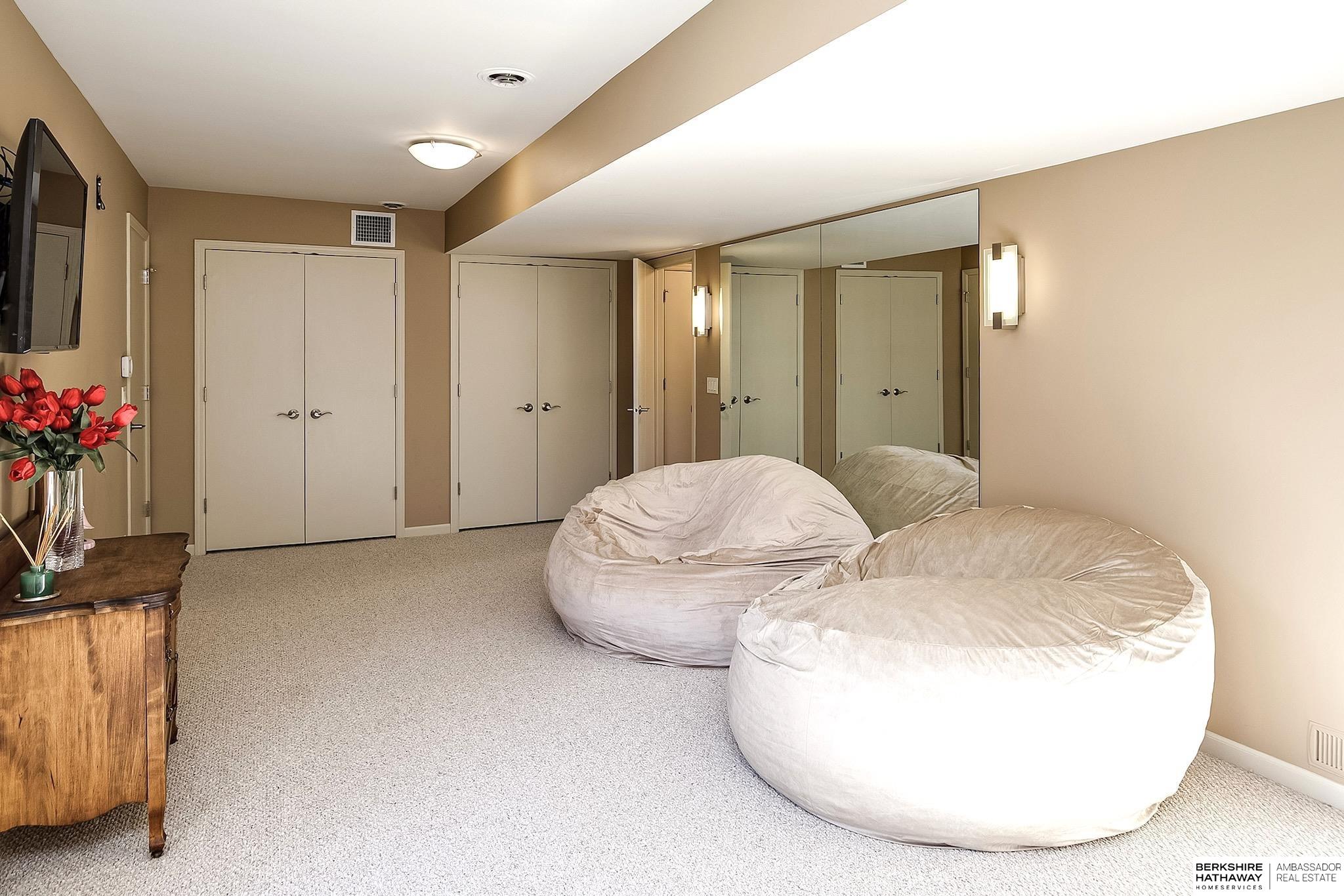 10913 Poppleton Avenue