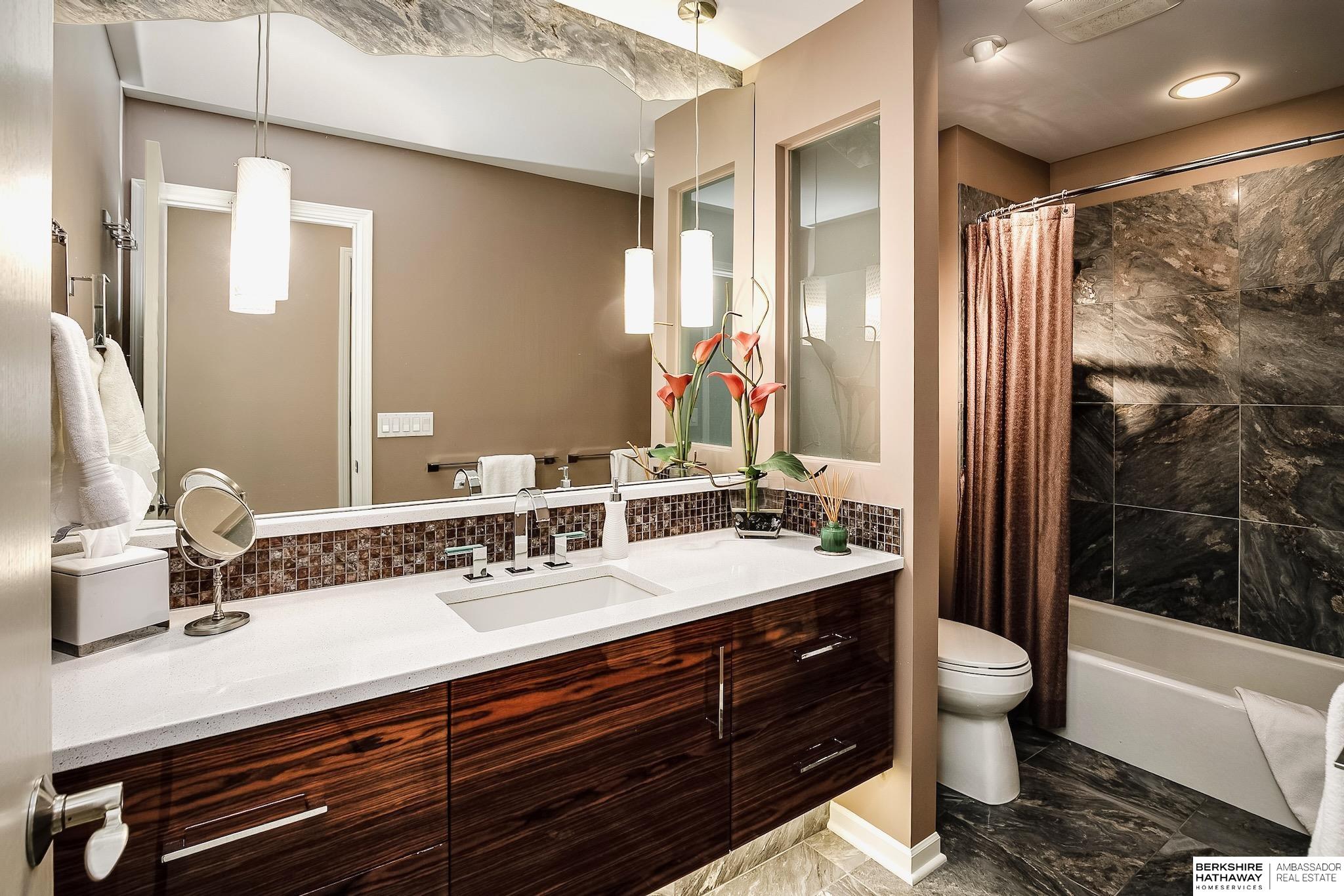 10913 Poppleton Avenue