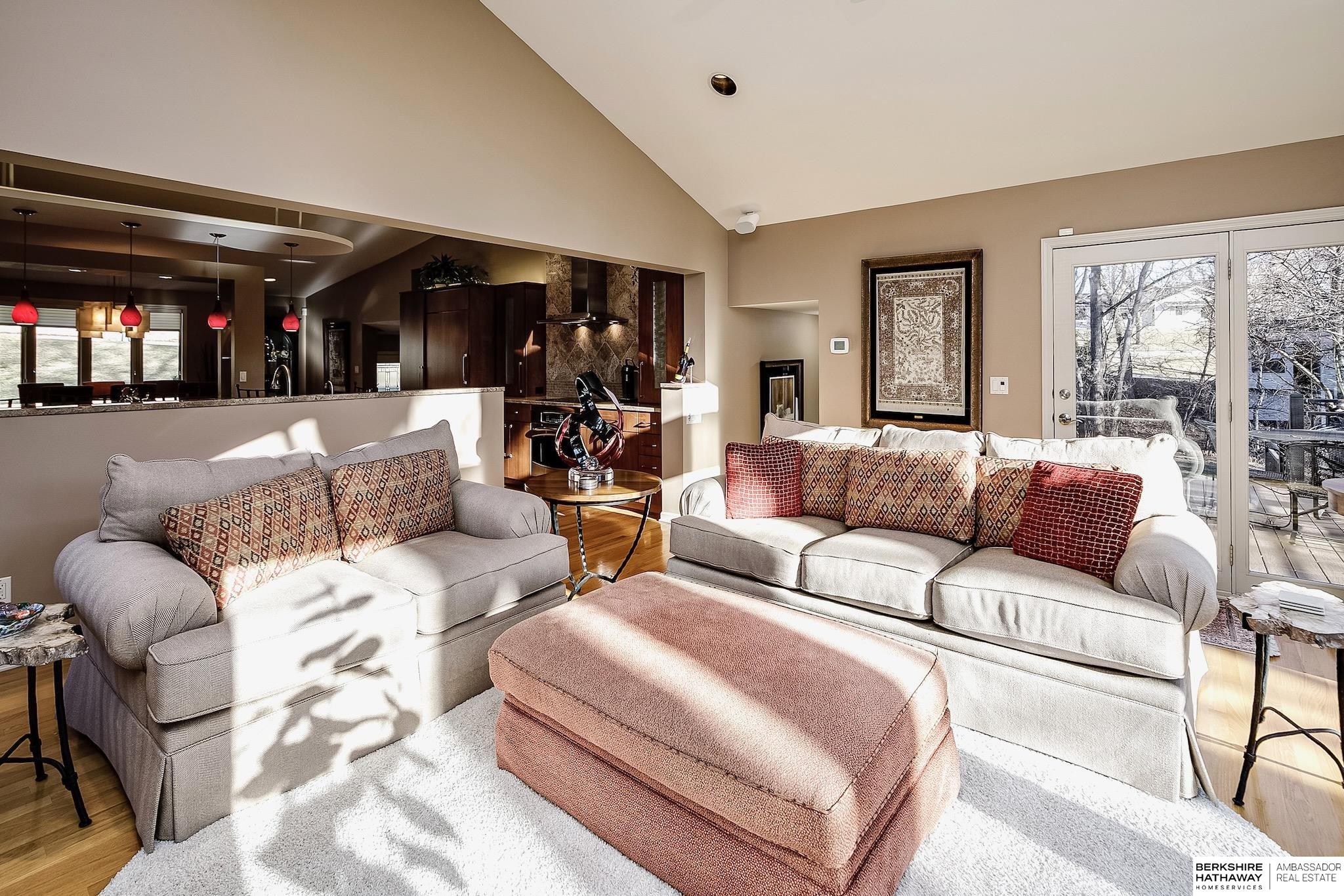 10913 Poppleton Avenue