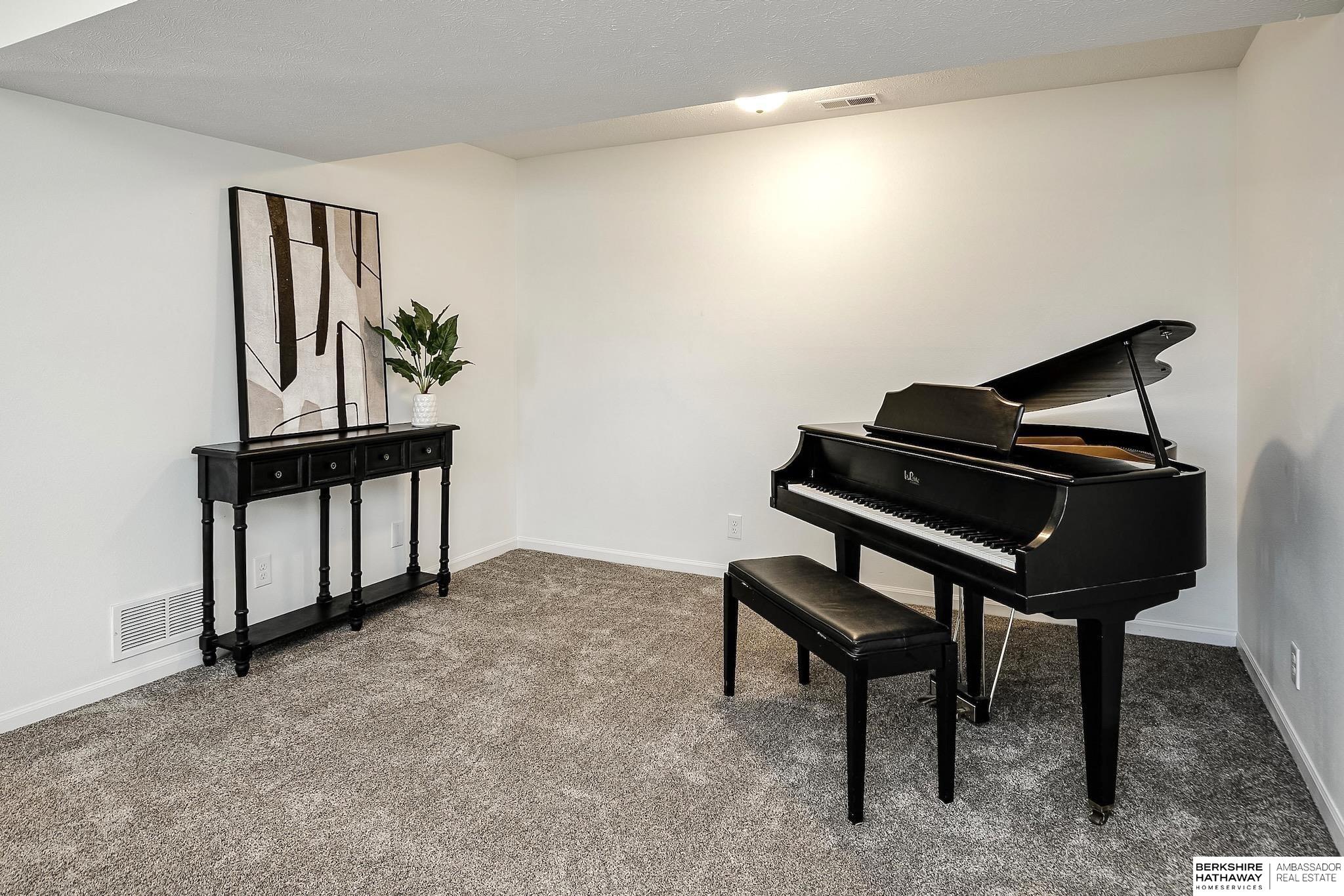 16914 Tibbles Street