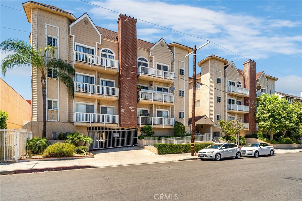 5135 Zelzah Avenue 302