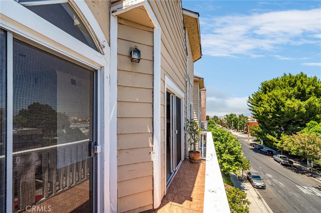 5135 Zelzah Avenue 302