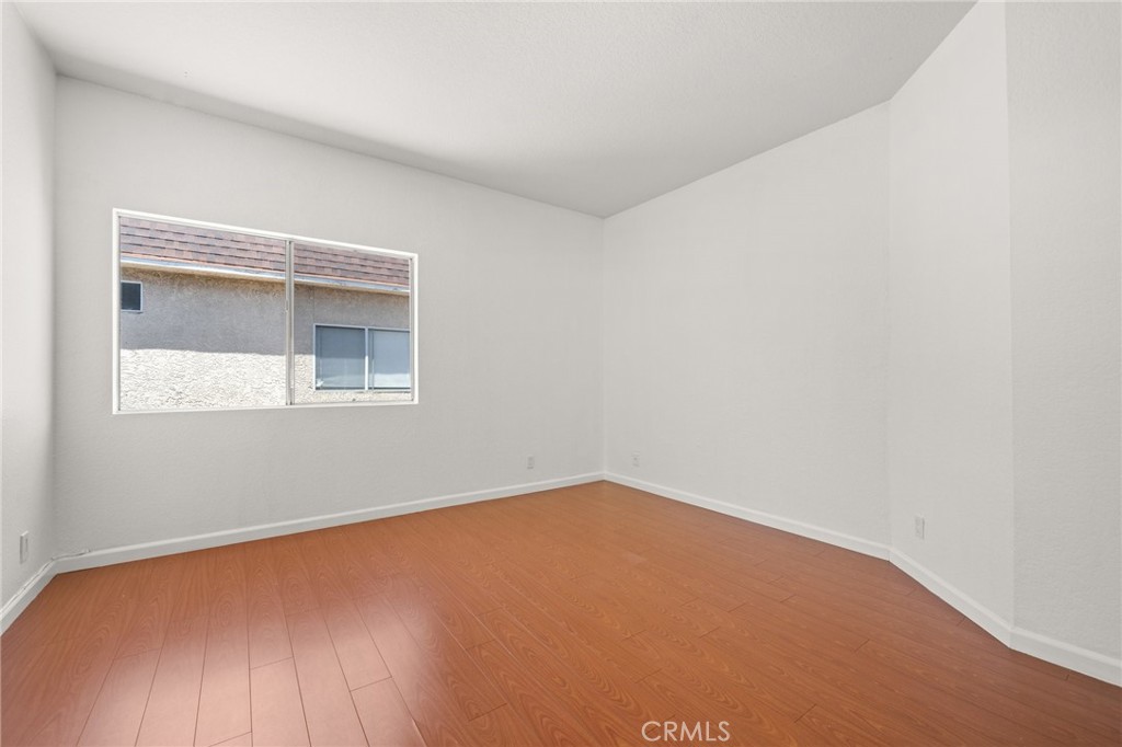 5135 Zelzah Avenue 302