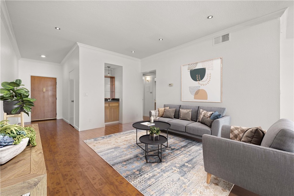 5135 Zelzah Avenue 302