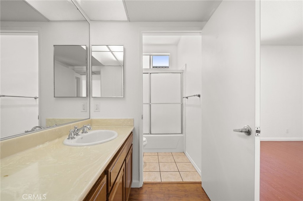 5135 Zelzah Avenue 302