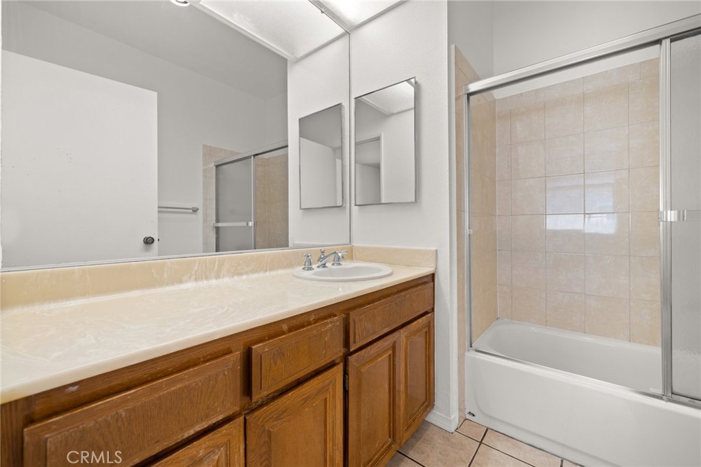 5135 Zelzah Avenue 302