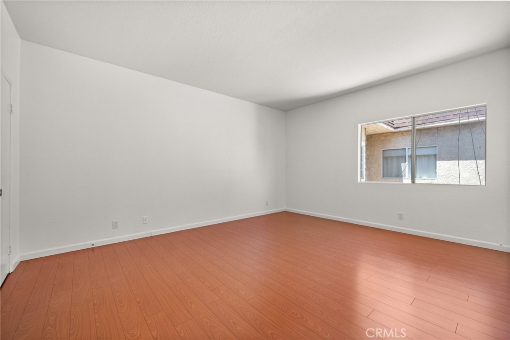 5135 Zelzah Avenue 302