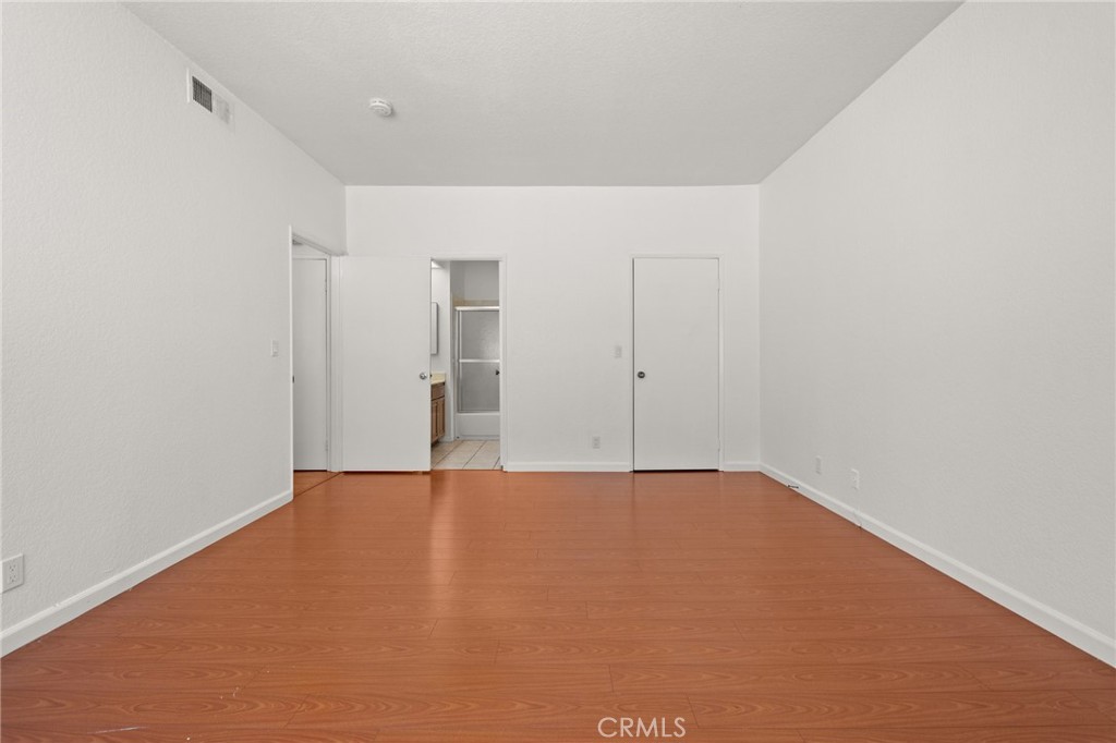 5135 Zelzah Avenue 302