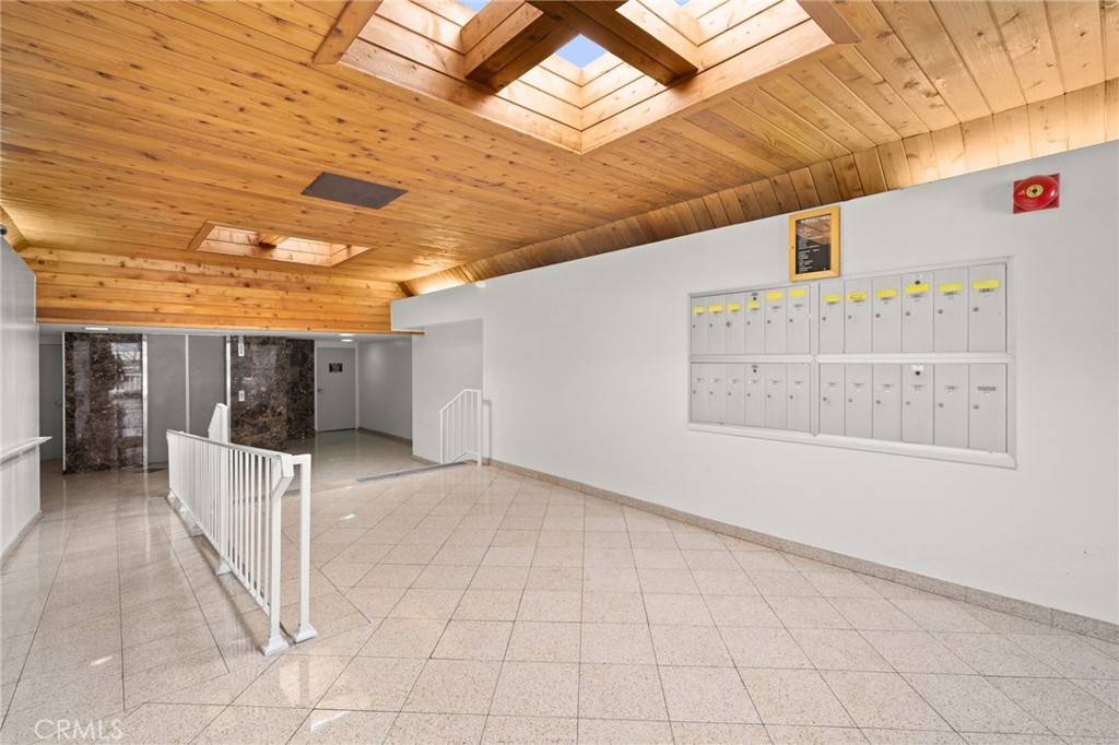 5135 Zelzah Avenue 302