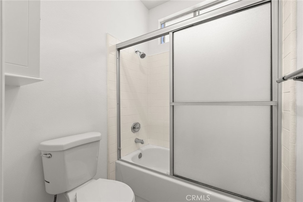 5135 Zelzah Avenue 302