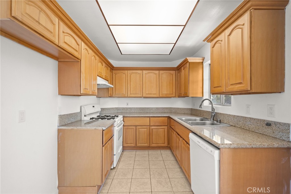 5135 Zelzah Avenue 302