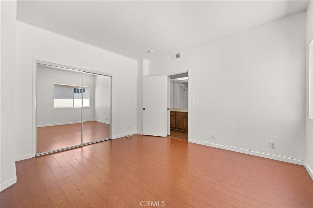 5135 Zelzah Avenue 302