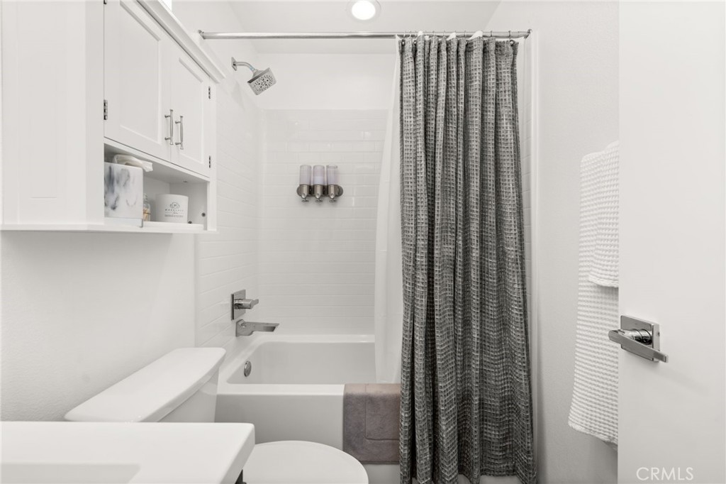 3032 N Coolidge Avenue