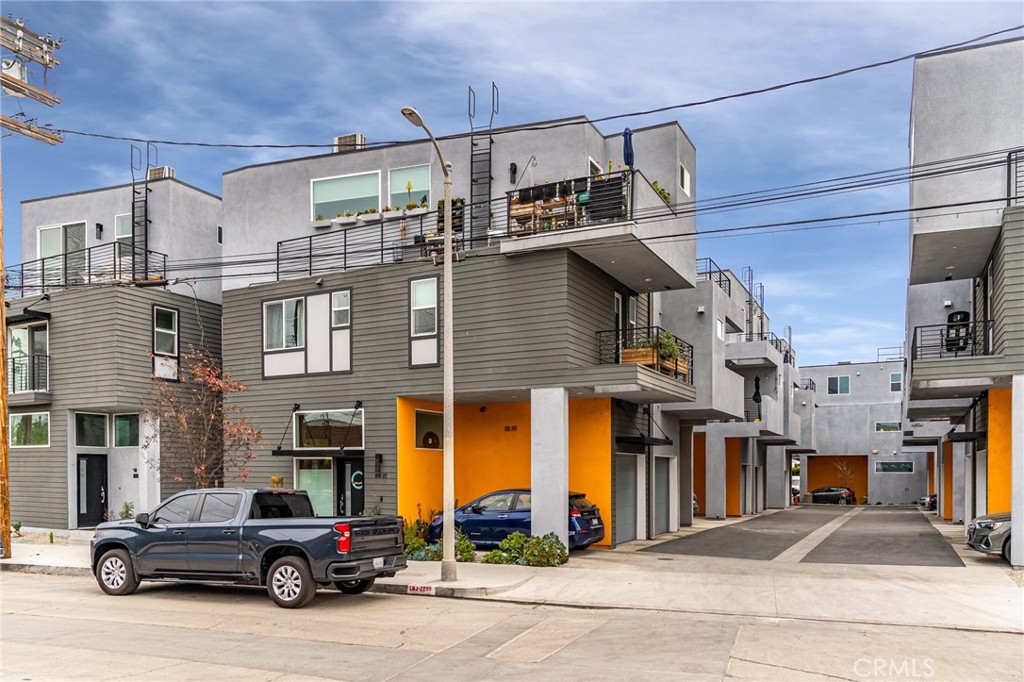 3032 N Coolidge Avenue